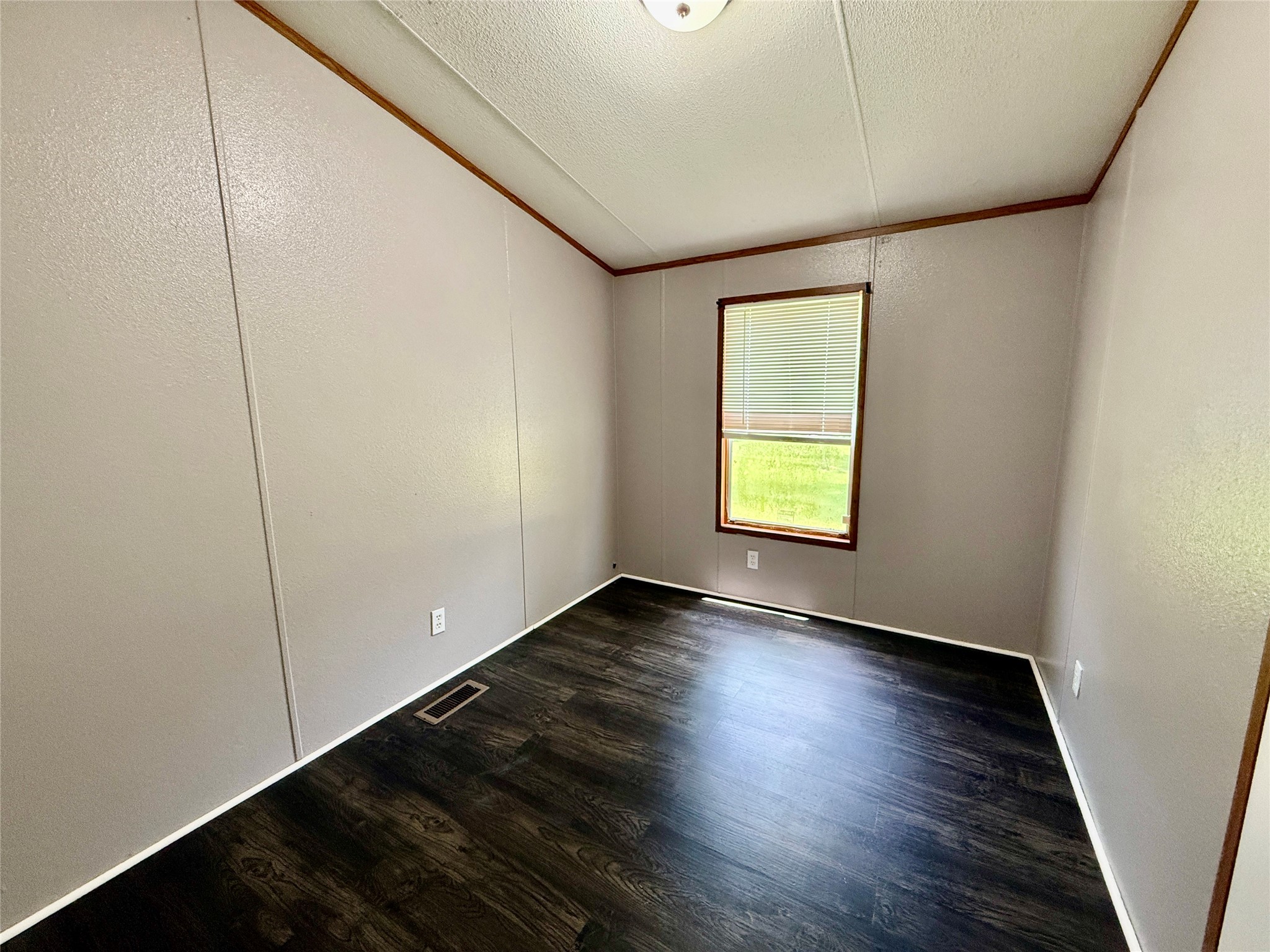 102 Western Way Angleton, TX 77515 - Photo 23 of 40 Bedroom #2