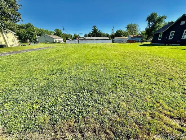 $32,000 | 523 Wilson Avenue, Wood River, IL 62095