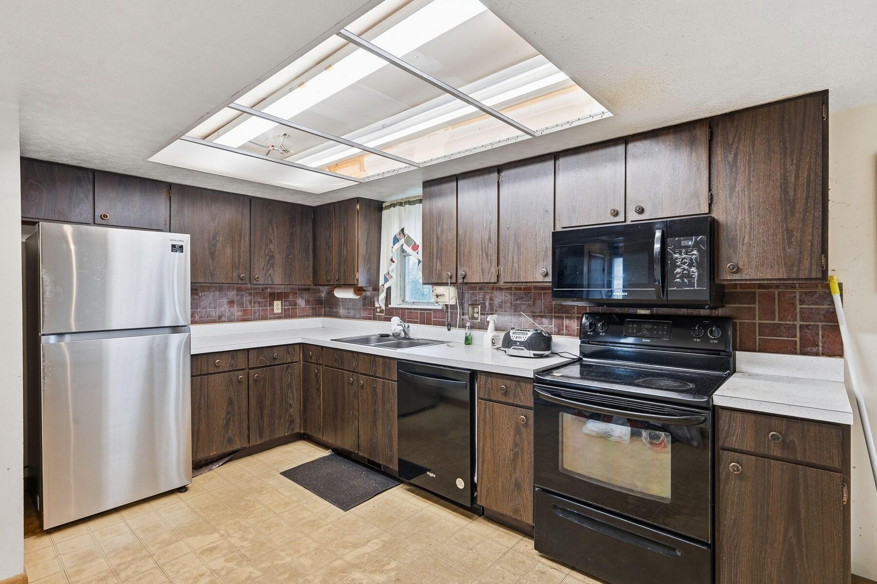 6943 Harlem Road Westerville, OH 43082 - Photo 18 of 57 Kitchen