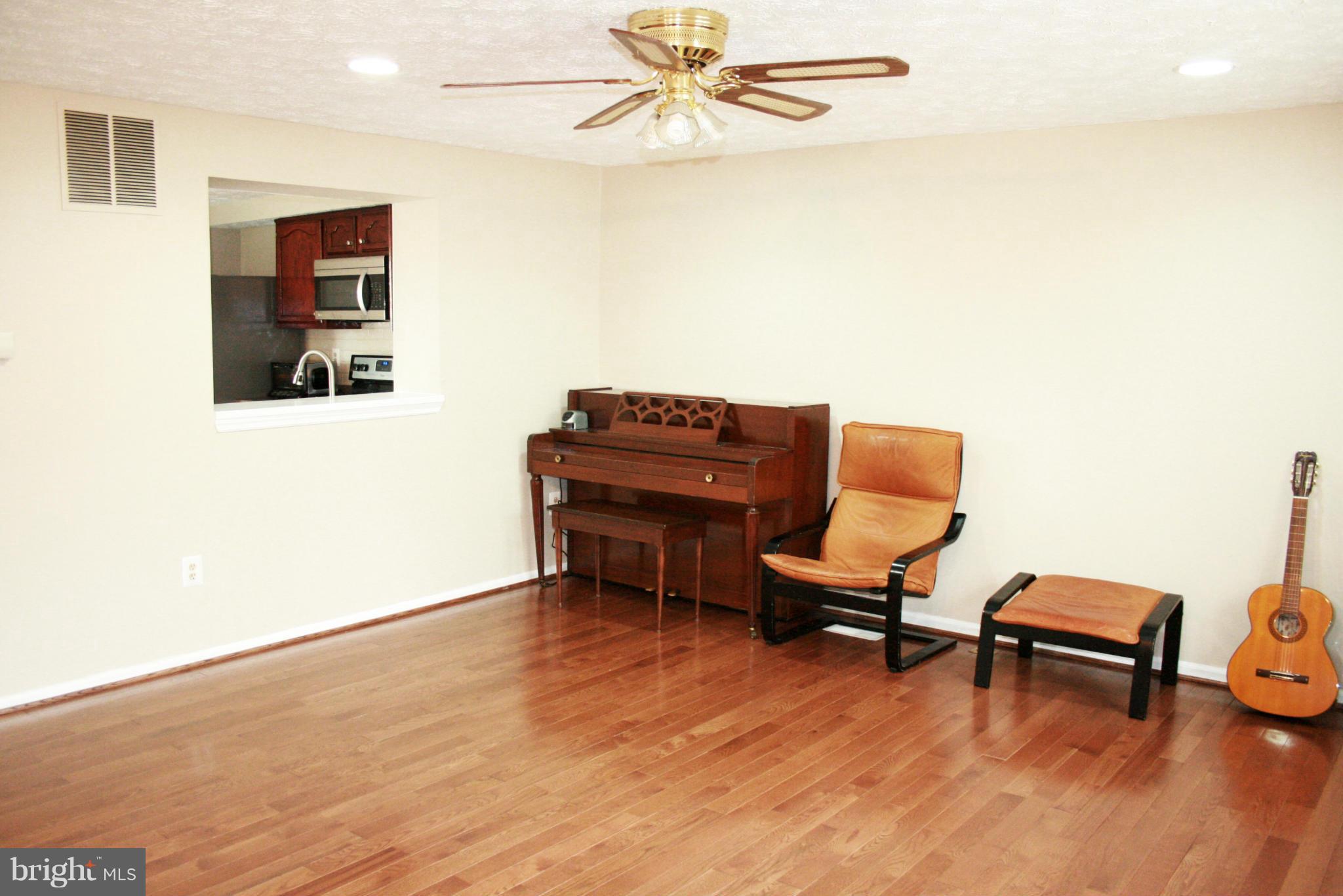 6314 Greenfield Road Elkridge, MD 21075 - Photo 5 of 27 Living Room