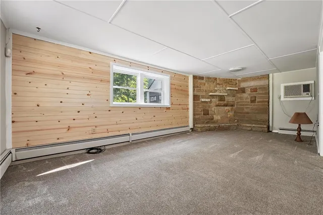 a view of empty room with an empty space