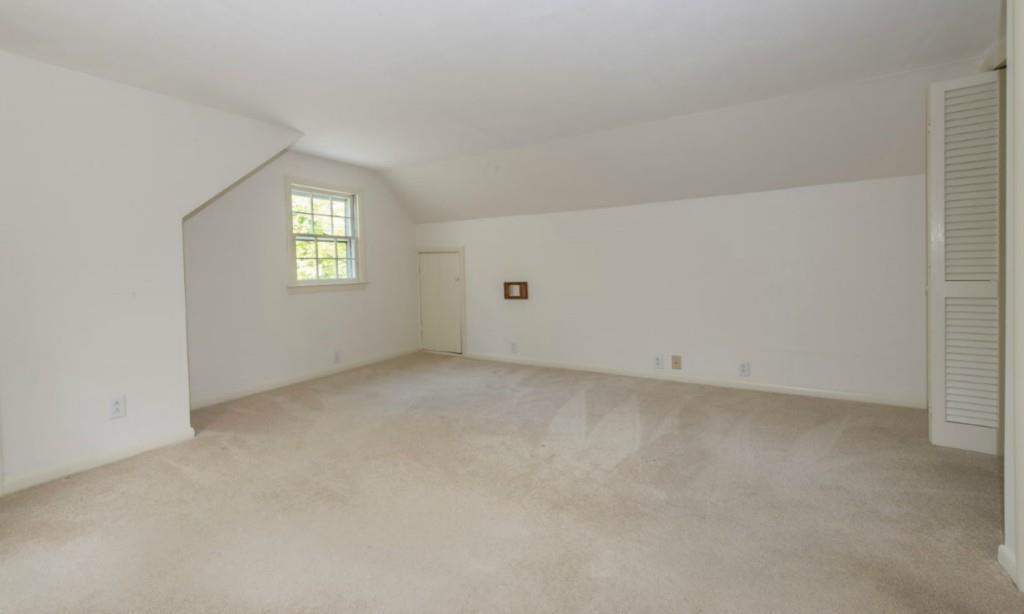 6 Nichols Road East Boothbay, ME 04544 - Photo 14 of 20 The second floor guest bedroom, with...