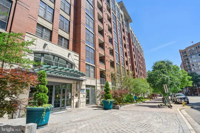 $2,250 | 1021 North Garfield Street, Unit 623, Arlington, VA 22201