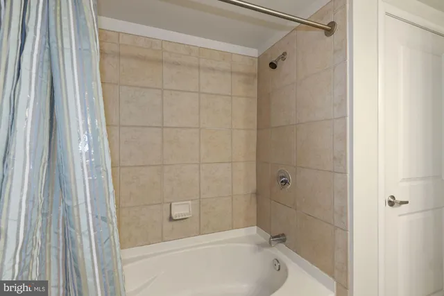 $2,250 | 1021 North Garfield Street, Unit 623, Arlington, VA 22201