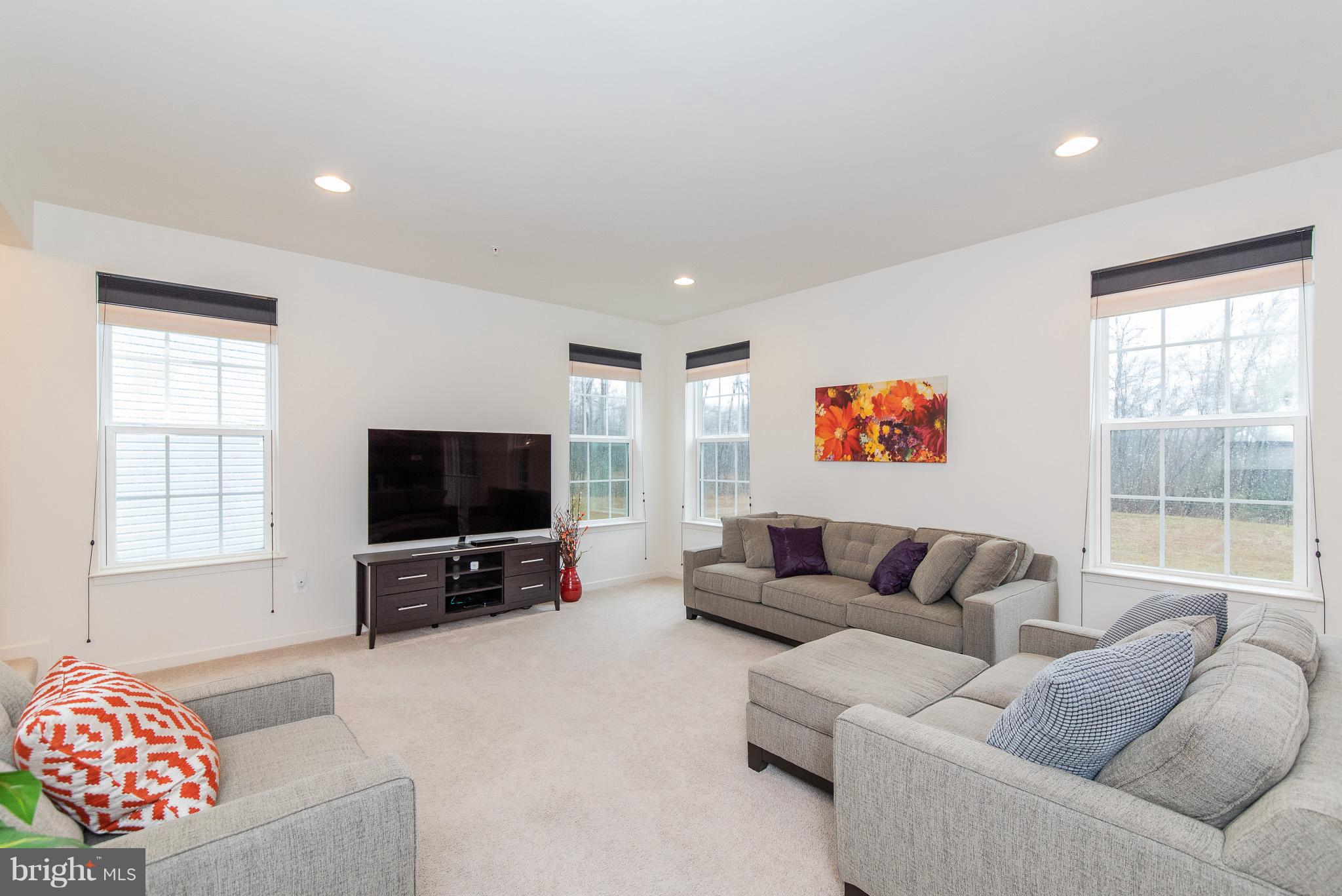 10529 Braddock Run Road Baltimore, MD 21220 - Photo 22 of 51 Living Room