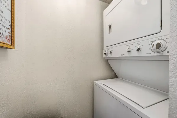 $2,600 | 385 West Pierson Street, Unit E5, Phoenix, AZ 85013