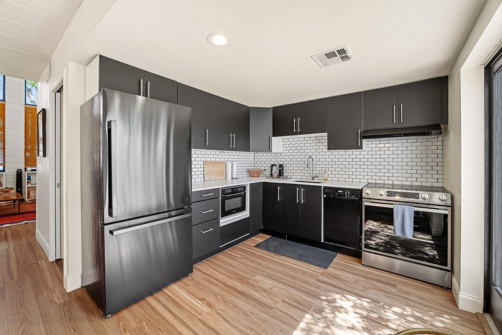 385 West Pierson Street, Unit E5 Phoenix, AZ 85013 - Photo 7 of 25 Photo #7