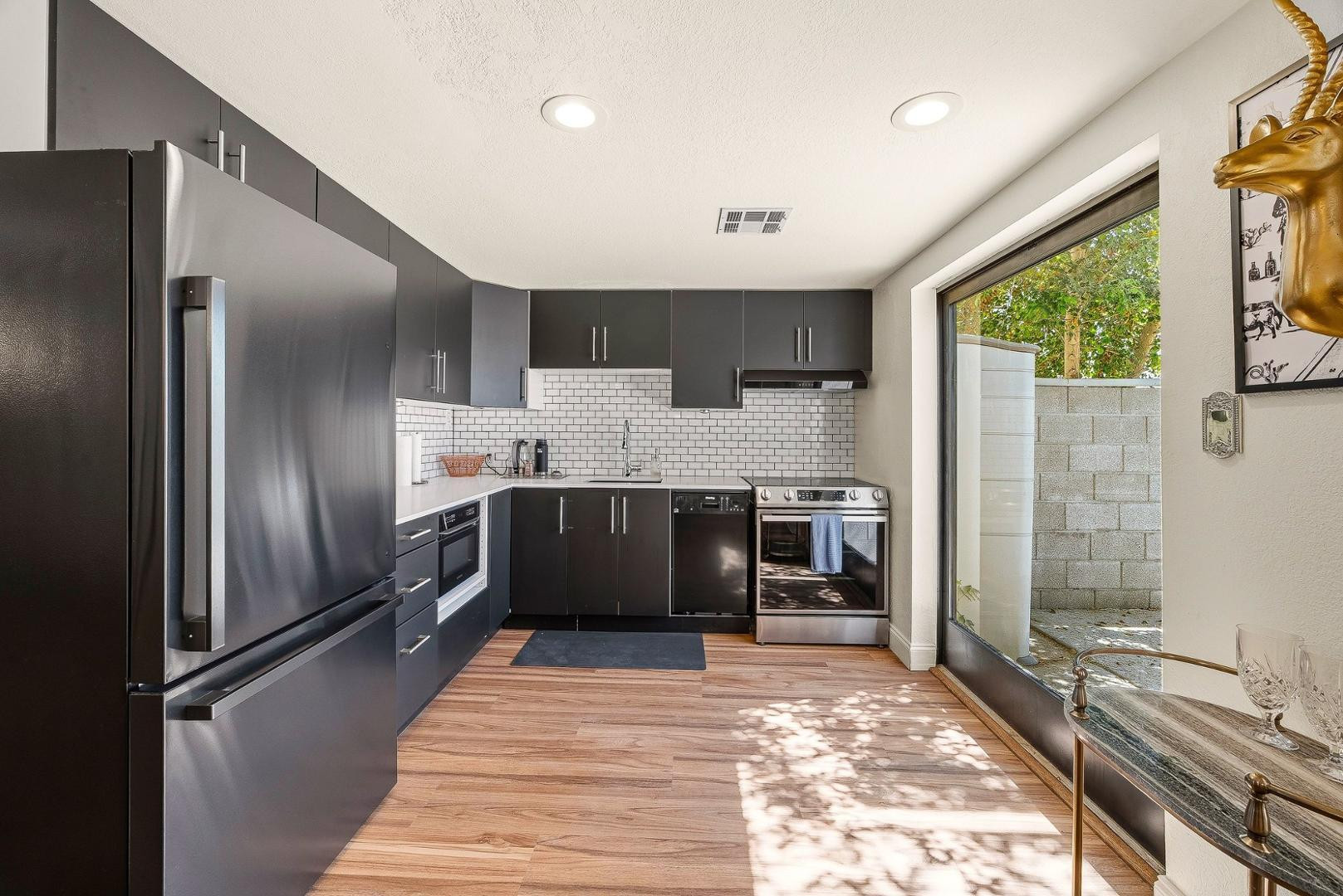 385 West Pierson Street, Unit E5 Phoenix, AZ 85013 - Photo 8 of 25 Photo #8