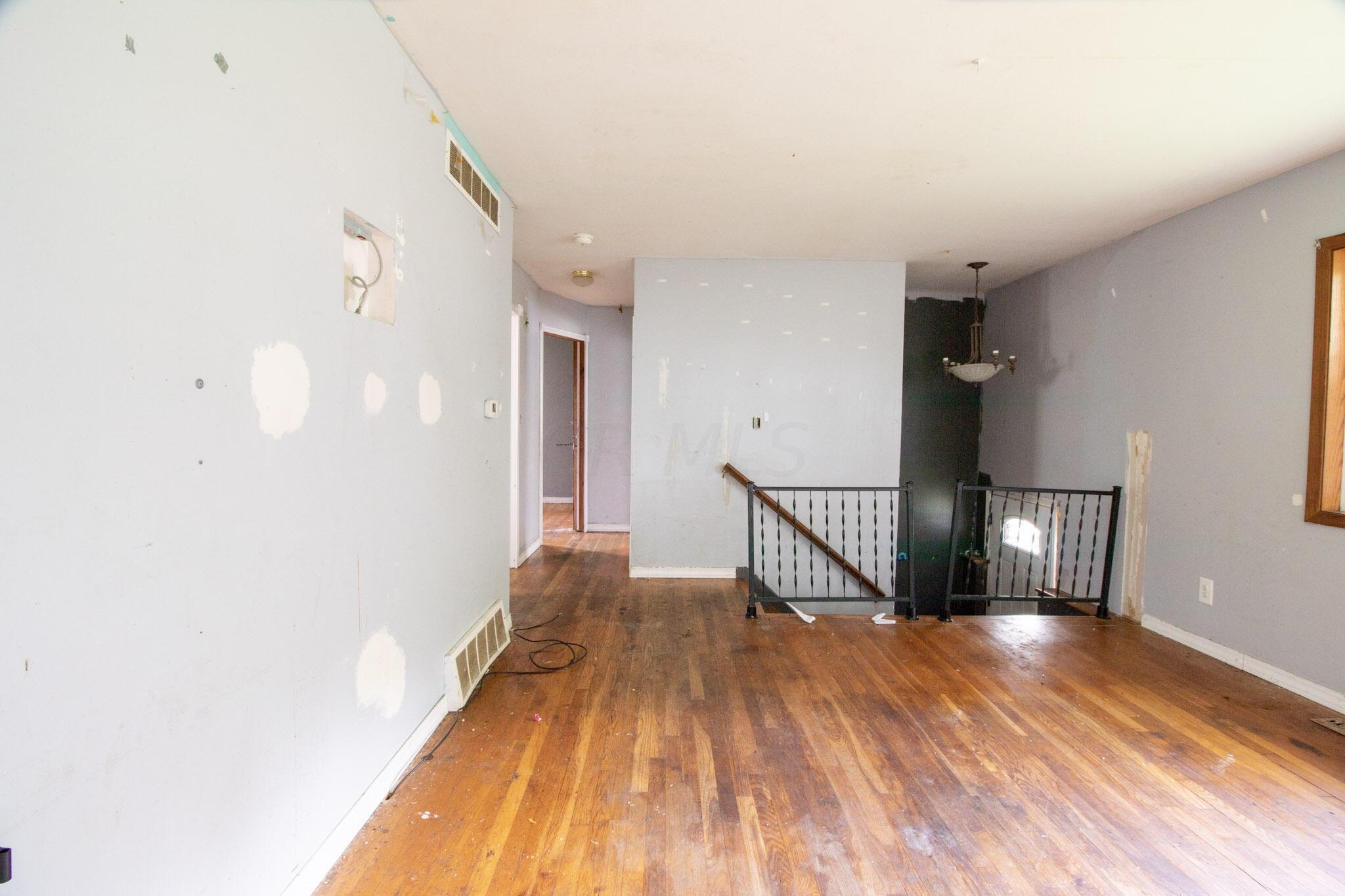 2454 Brooklyn Road Columbus, OH 43231 - Photo 3 of 20 IMG_8996