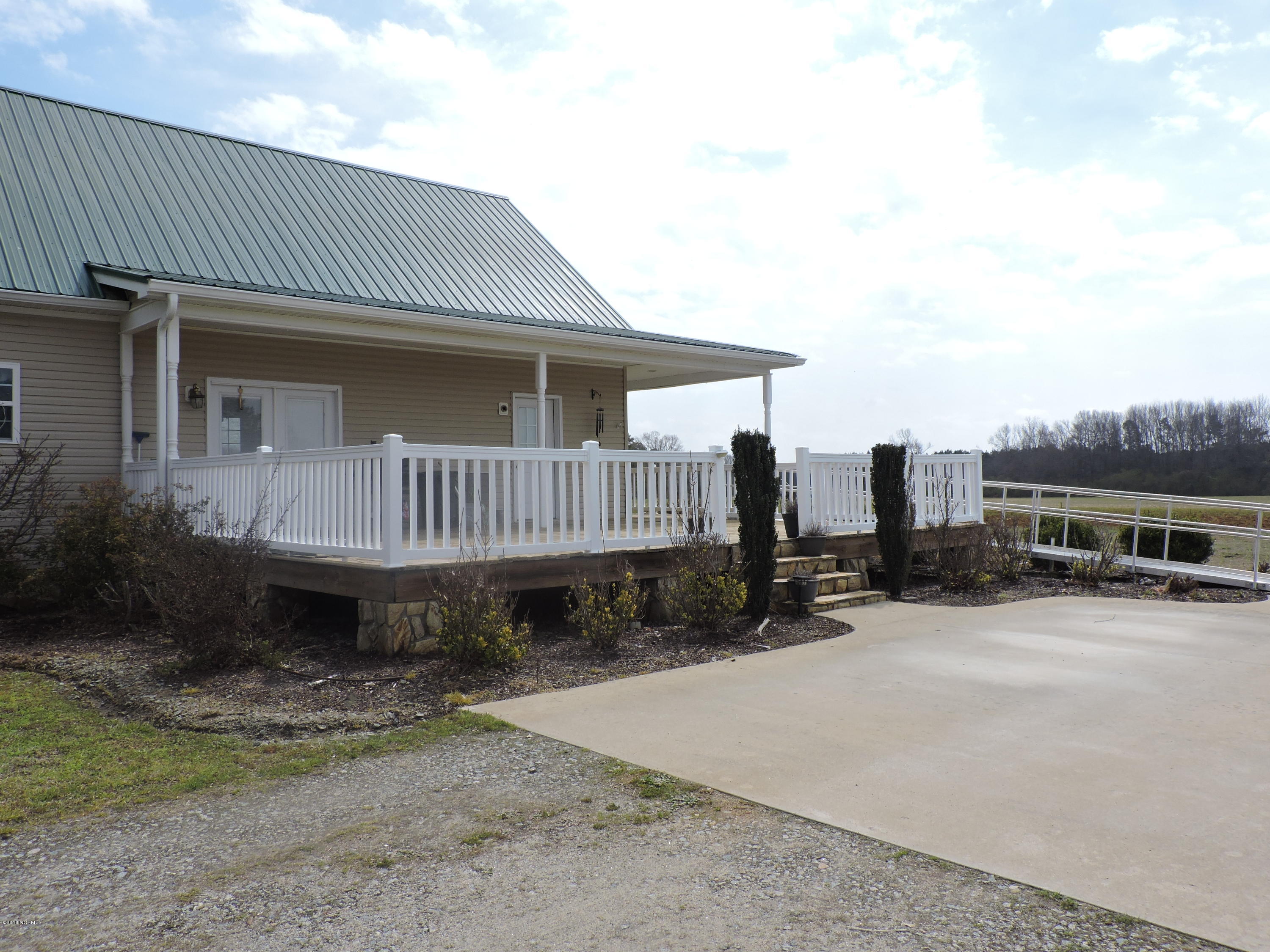 10682 Red Oak Road Whitakers, NC 27891 - Photo 5 of 28 DSCN1897