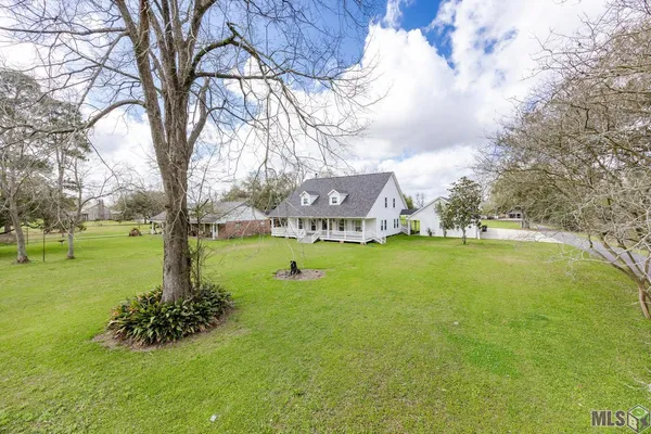 $370,000 | 1205 Highway 1, Donaldsonville, LA 70346