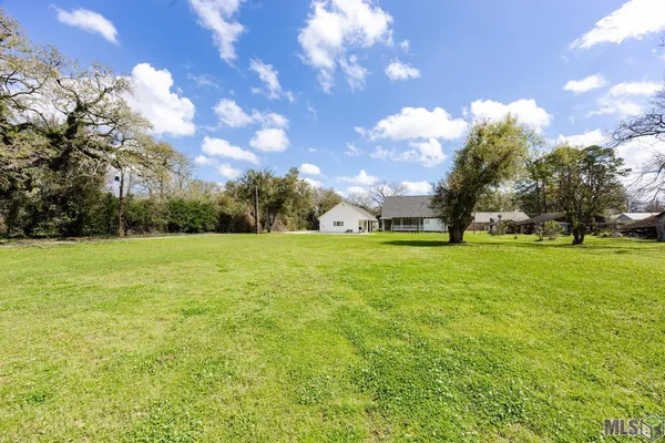 $370,000 | 1205 Highway 1, Donaldsonville, LA 70346