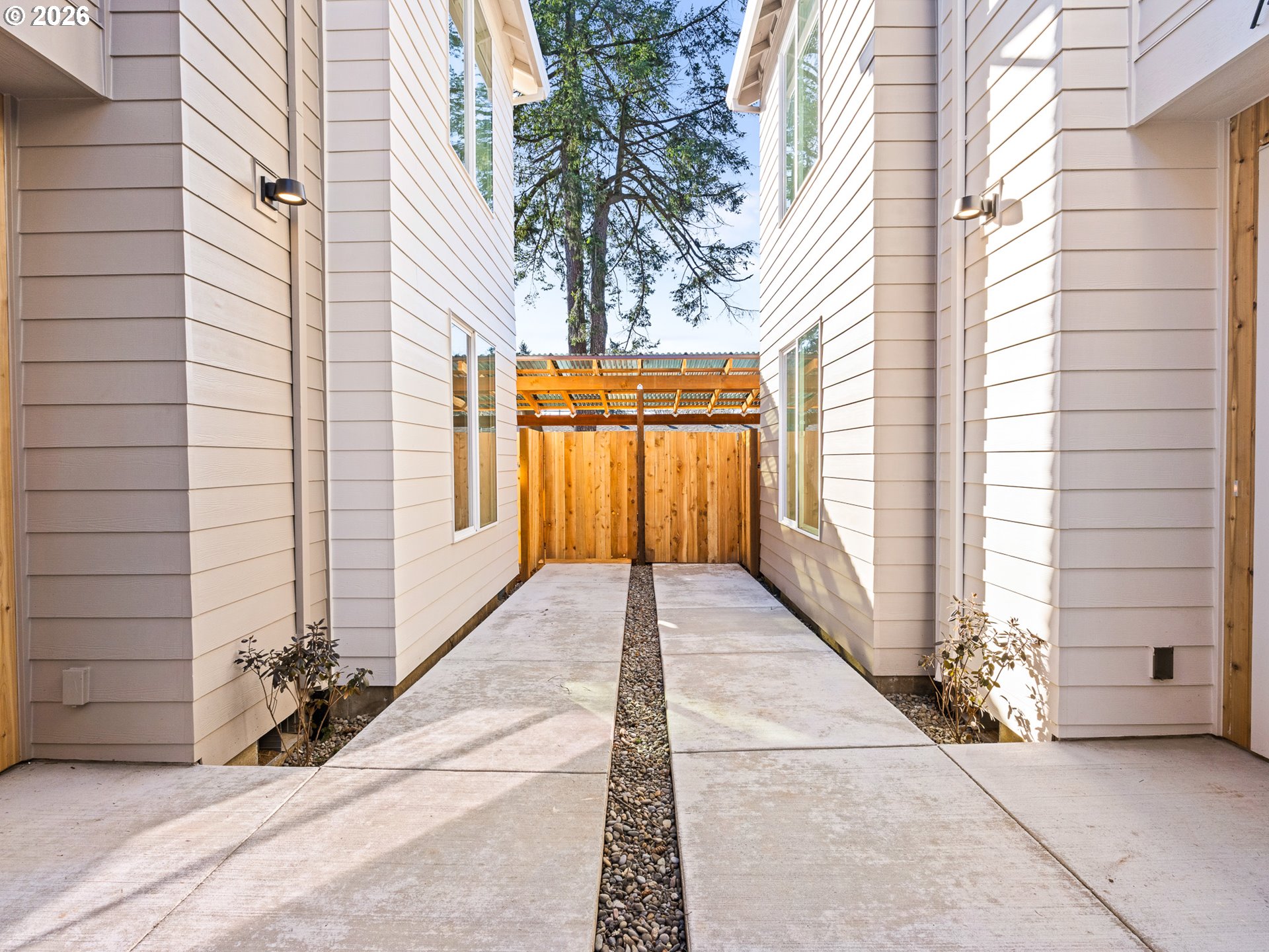 7456 Southeast Tolman Street Portland, OR 97206 - Photo 2 of 17