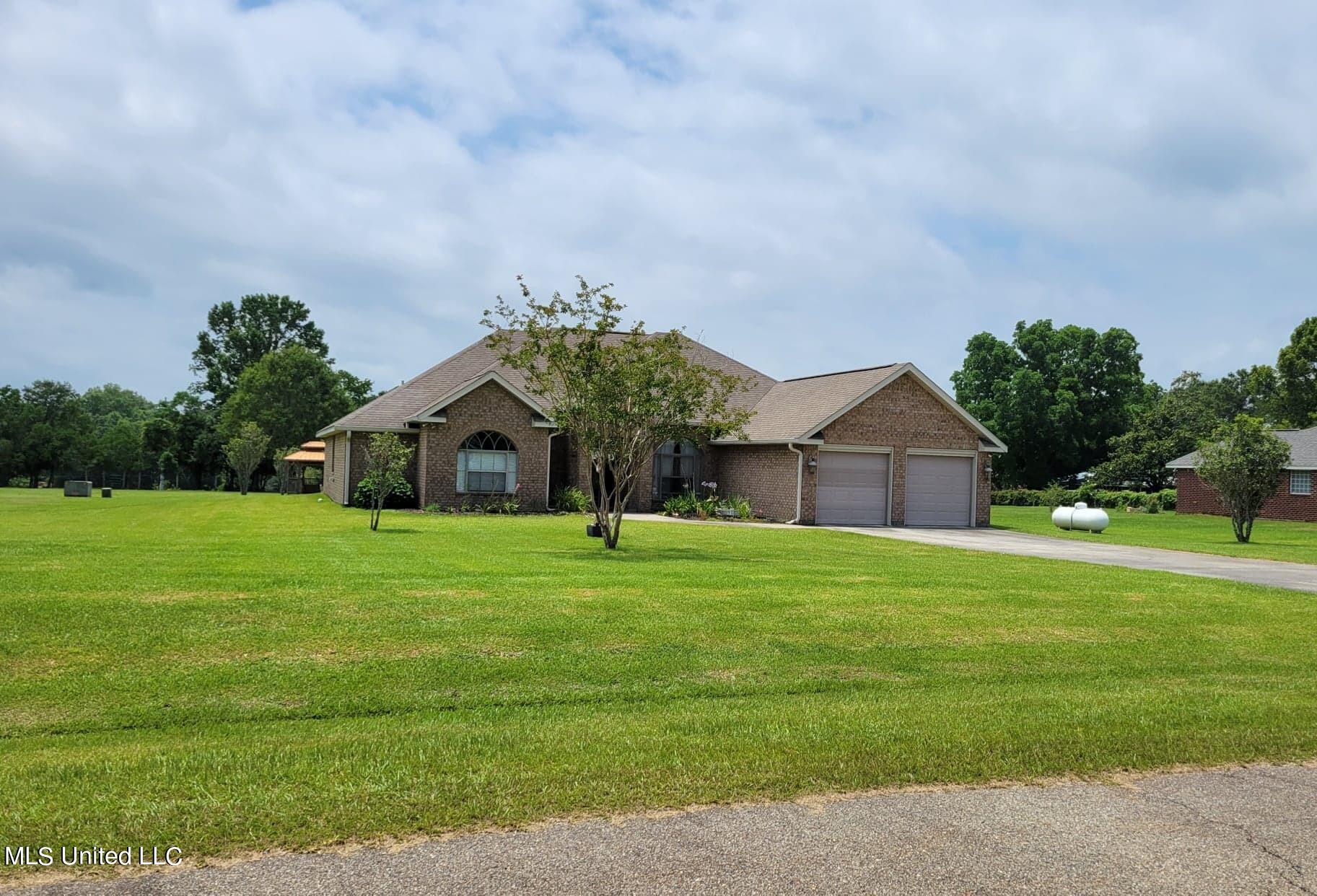 18 Paper Shell Road Carriere, MS 39426 - Photo 5 of 56 5 front of house 5