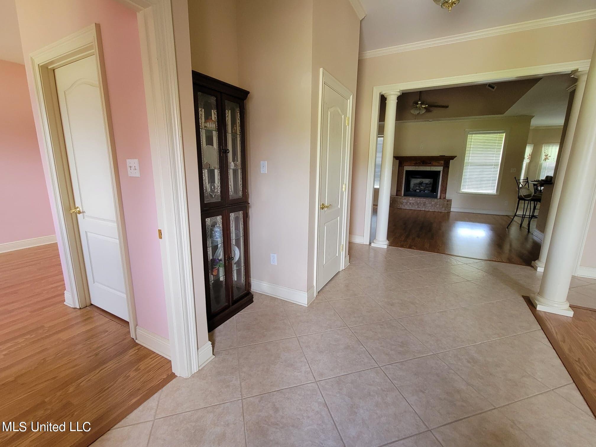18 Paper Shell Road Carriere, MS 39426 - Photo 7 of 56 7 foyer 1