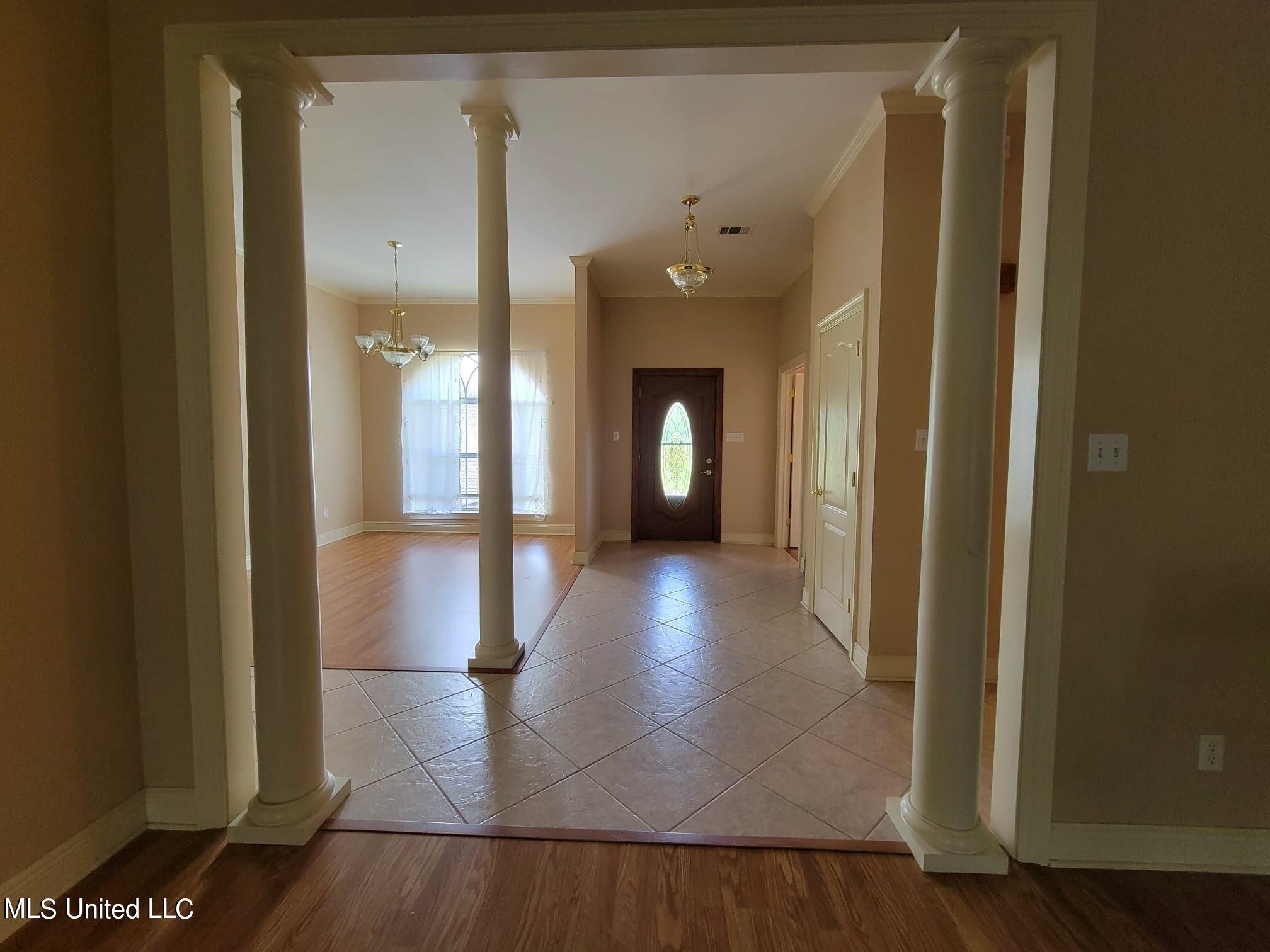 18 Paper Shell Road Carriere, MS 39426 - Photo 8 of 56 8 foyer 2