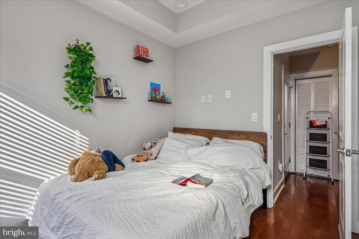 30 Hanover Place Northwest, Unit 1 Washington, DC 20001 - Photo 10 of 20 a bedroom with a bed and a potted plant