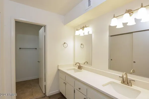 $2,215 | 7030 South 42nd Street, Phoenix, AZ 85042