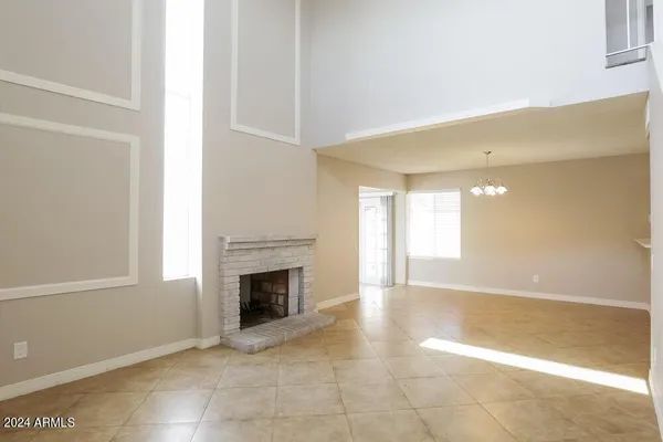 $2,215 | 7030 South 42nd Street, Phoenix, AZ 85042