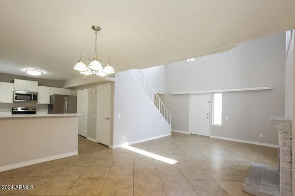 $2,215 | 7030 South 42nd Street, Phoenix, AZ 85042