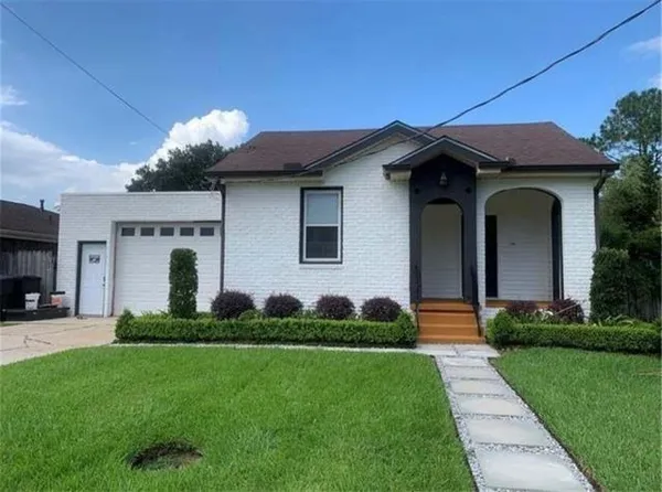 $2,200 | 2508 North Industry Street, Belle Chasse, LA 70037