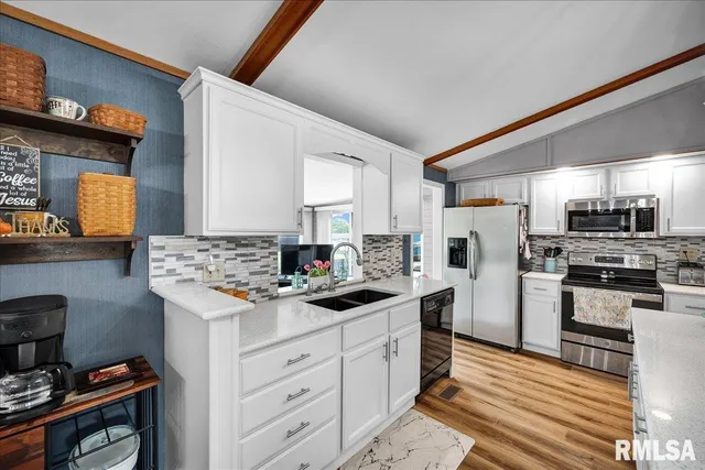 $285,000 | 1065 Lakeview Road South, Dahinda, IL 61428