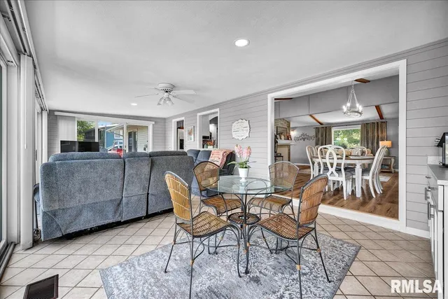 $285,000 | 1065 Lakeview Road South, Dahinda, IL 61428