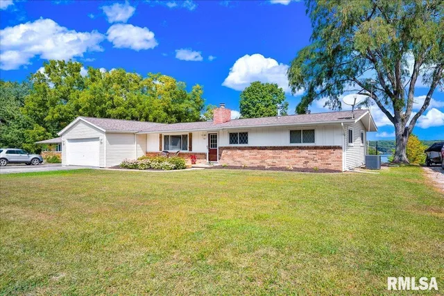 $285,000 | 1065 Lakeview Road South, Dahinda, IL 61428