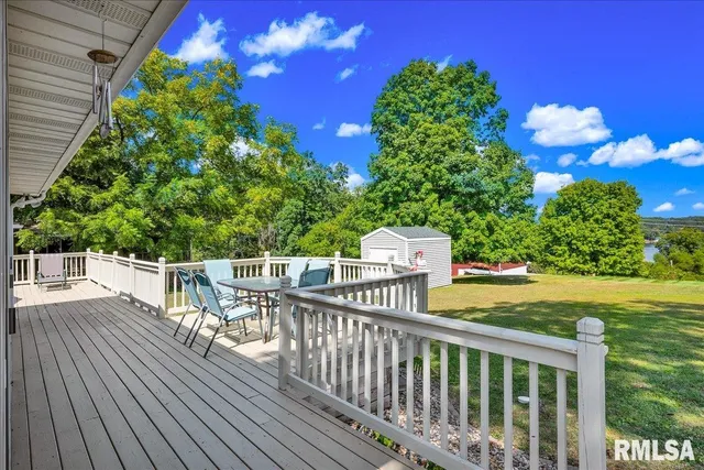 $285,000 | 1065 Lakeview Road South, Dahinda, IL 61428