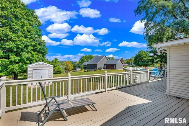 $285,000 | 1065 Lakeview Road South, Dahinda, IL 61428