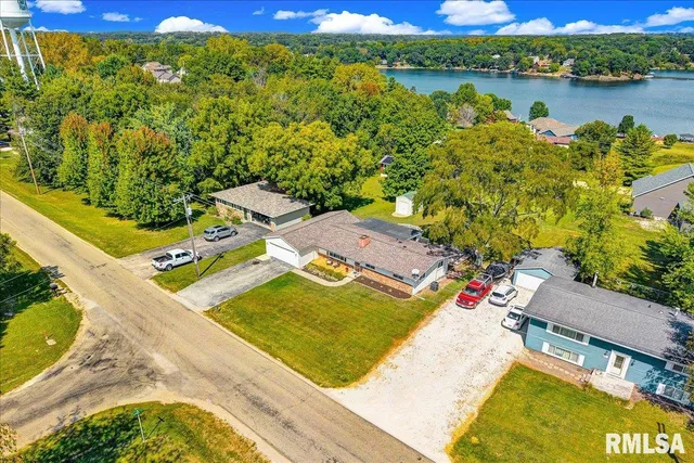 $285,000 | 1065 Lakeview Road South, Dahinda, IL 61428