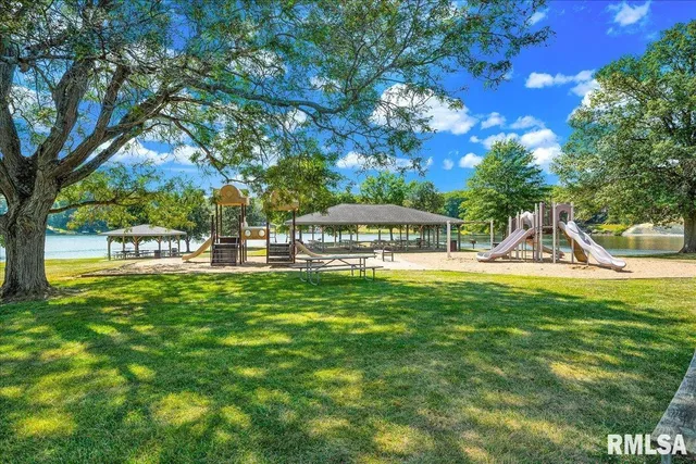 $285,000 | 1065 Lakeview Road South, Dahinda, IL 61428