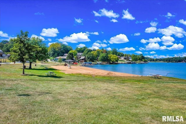 $285,000 | 1065 Lakeview Road South, Dahinda, IL 61428