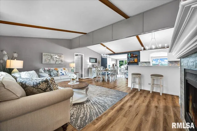 $285,000 | 1065 Lakeview Road South, Dahinda, IL 61428