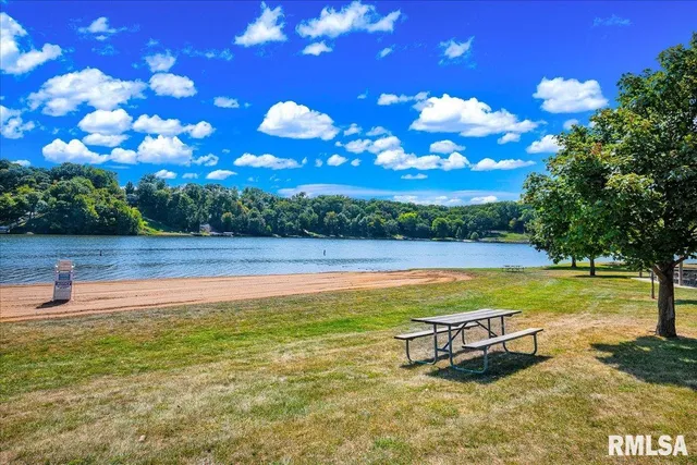 $285,000 | 1065 Lakeview Road South, Dahinda, IL 61428