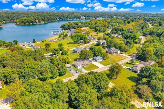 $285,000 | 1065 Lakeview Road South, Dahinda, IL 61428