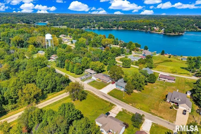 $285,000 | 1065 Lakeview Road South, Dahinda, IL 61428