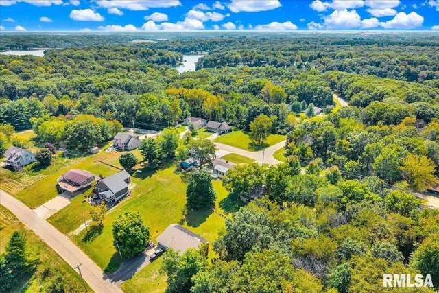 $285,000 | 1065 Lakeview Road South, Dahinda, IL 61428