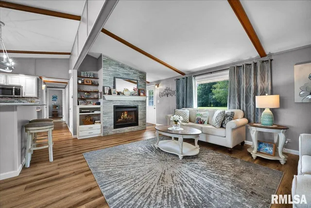 $285,000 | 1065 Lakeview Road South, Dahinda, IL 61428