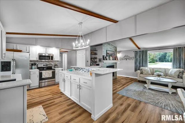 $285,000 | 1065 Lakeview Road South, Dahinda, IL 61428