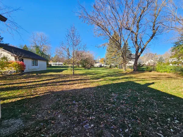 $2,600 | 1N670 River Drive, Glen Ellyn, IL 60137