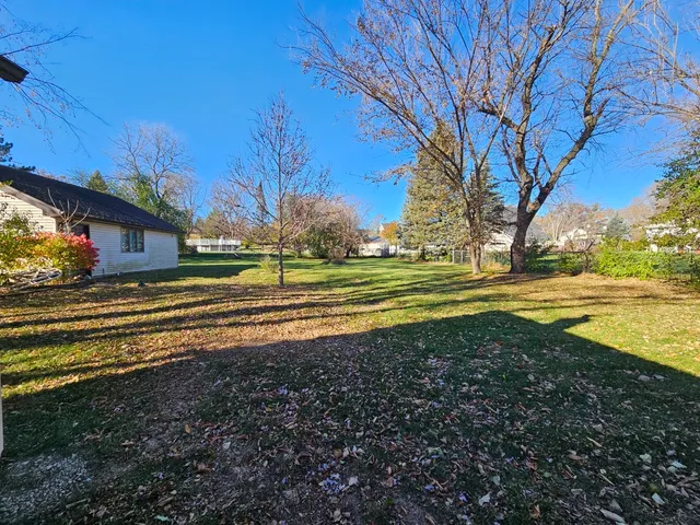 $2,600 | 1N670 River Drive, Glen Ellyn, IL 60137