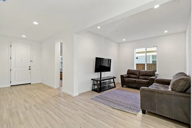 $4,400 | 717 Delaney Parkway, Oakley, CA 94561