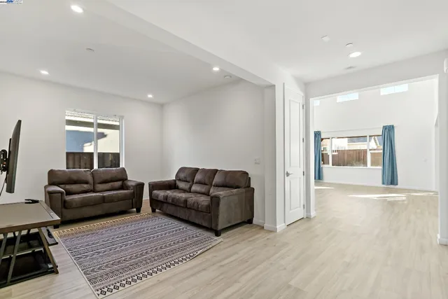 $4,400 | 717 Delaney Parkway, Oakley, CA 94561