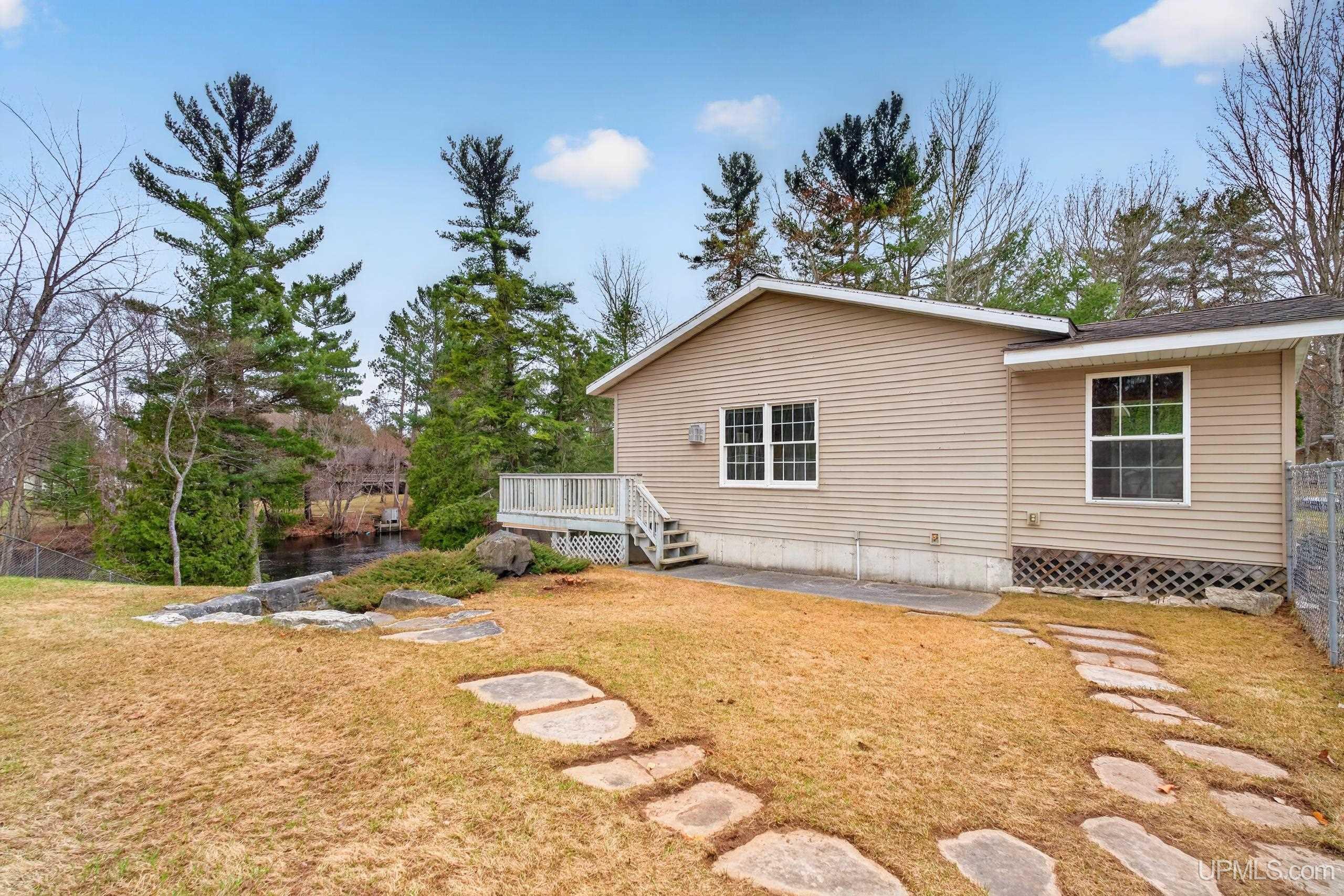 7643 Rivers Bend Drive Manistique, MI 49854 - Photo 6 of 40