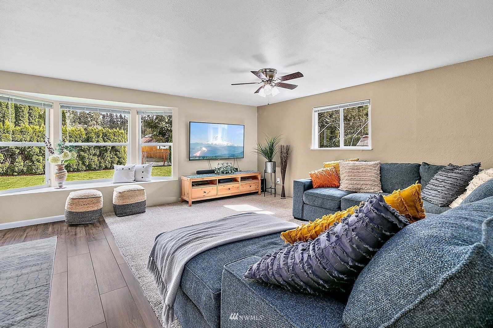 22201 Southeast Bain Road Renton, WA 98058 - Photo 4 of 40 Gallery Image 4