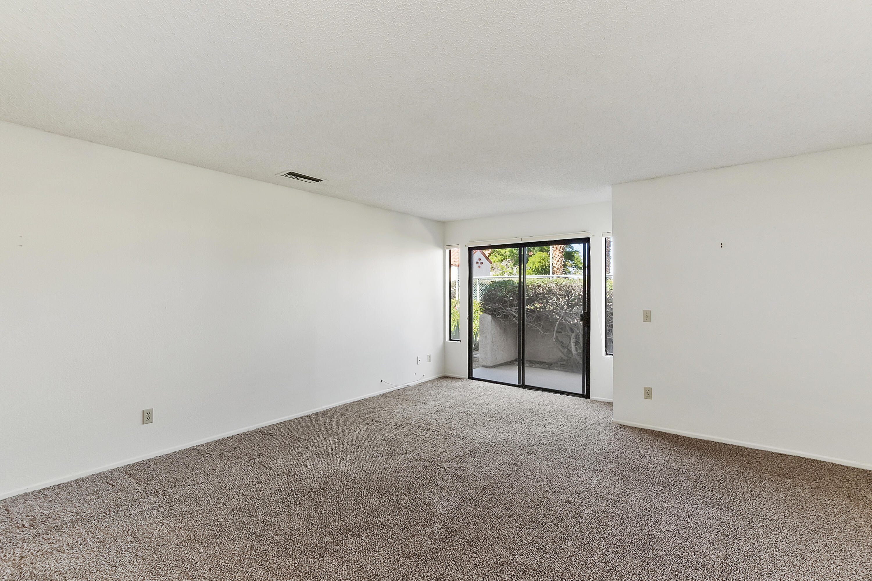 73472 Shadow Mountain Drive Palm Desert, CA 92260 - Photo 19 of 35 a view of an empty room and window