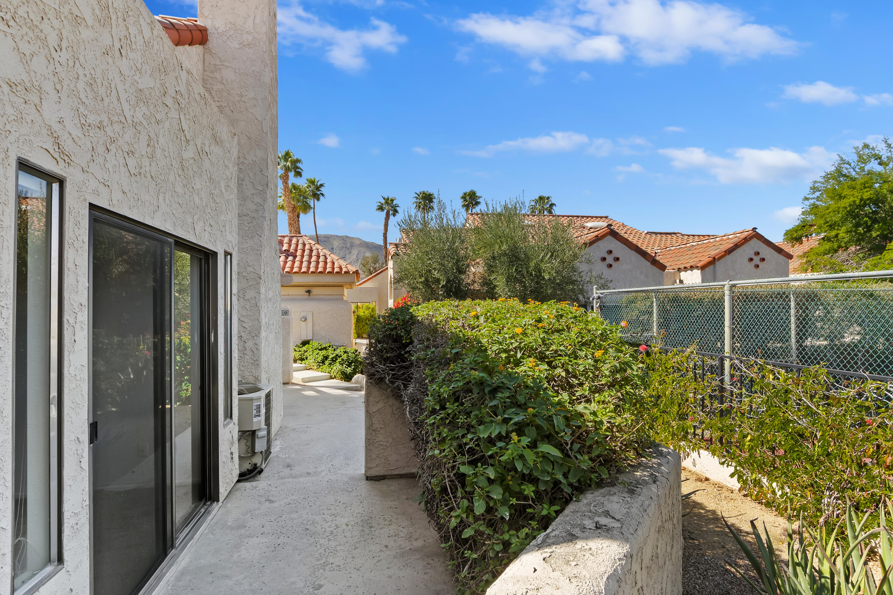 73472 Shadow Mountain Drive Palm Desert, CA 92260 - Photo 28 of 35 a view of a garden