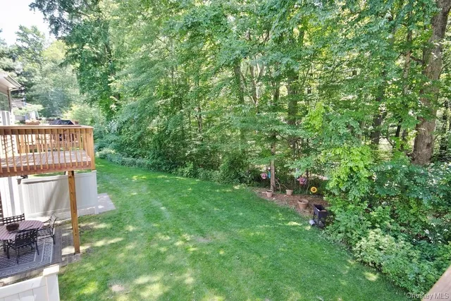 a view of an house with a yard