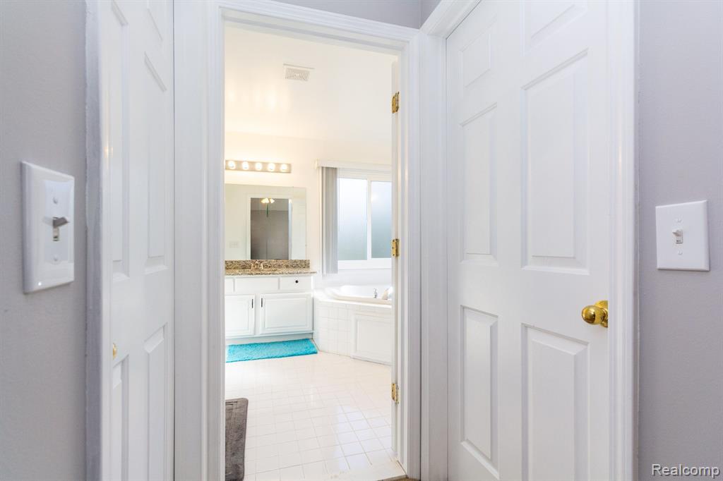 1582 Nadine Rochester Hills, MI 48307 - Photo 27 of 58